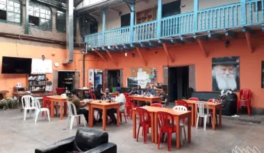 Meat and Milk Restaurant Uses 'Chabad' to Market Seder