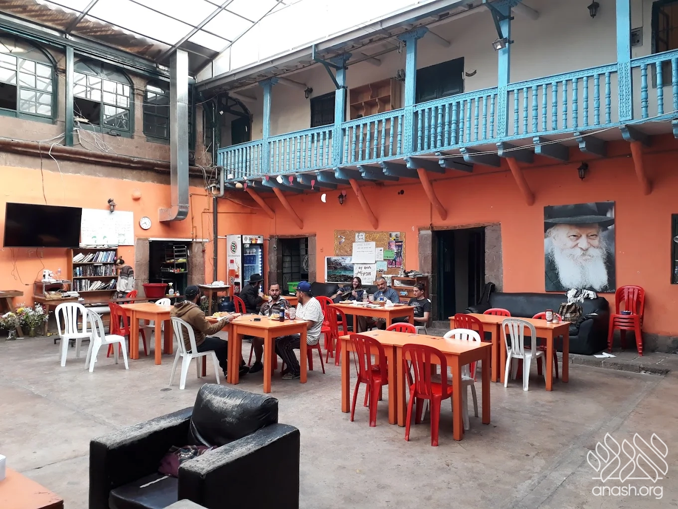 Meat and Milk Restaurant Uses 'Chabad' to Market Seder