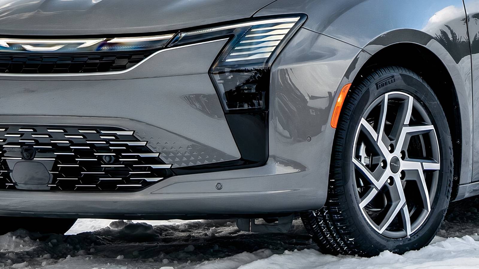 Refreshed 2027 Chrysler Pacifica Debuts, Kills Voyager Minivan In The Process