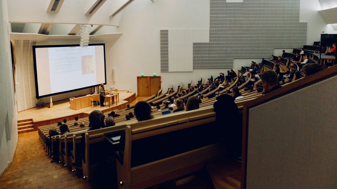 A college student’s perspective on using AI in class : NPR