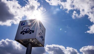 How long do electric vehicle batteries actually last? : NPR