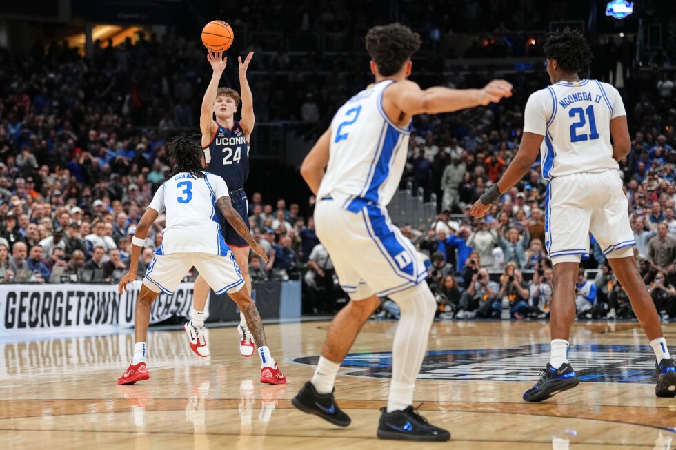 Braylon Mullins' last-second 3 gives UConn win over Duke and Final Four spot