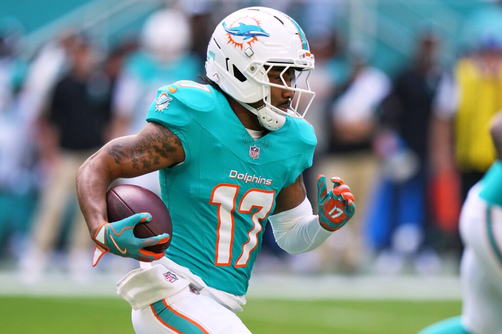Broncos get Jaylen Waddle from Dolphins in blockbuster trade, AP source says