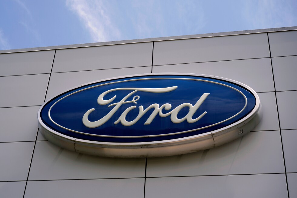 Ford recalls 1.74M cars over rearview display issues