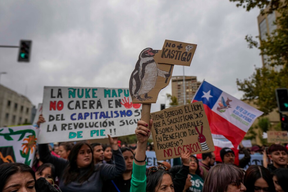 Chileans mark World Water Day by protesting president's rollback of environmental rules