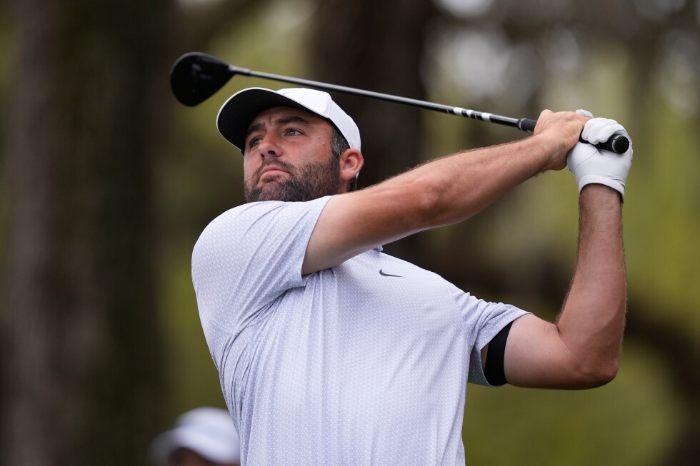 Scheffler struggles off the tee and spends time in the rain at Players