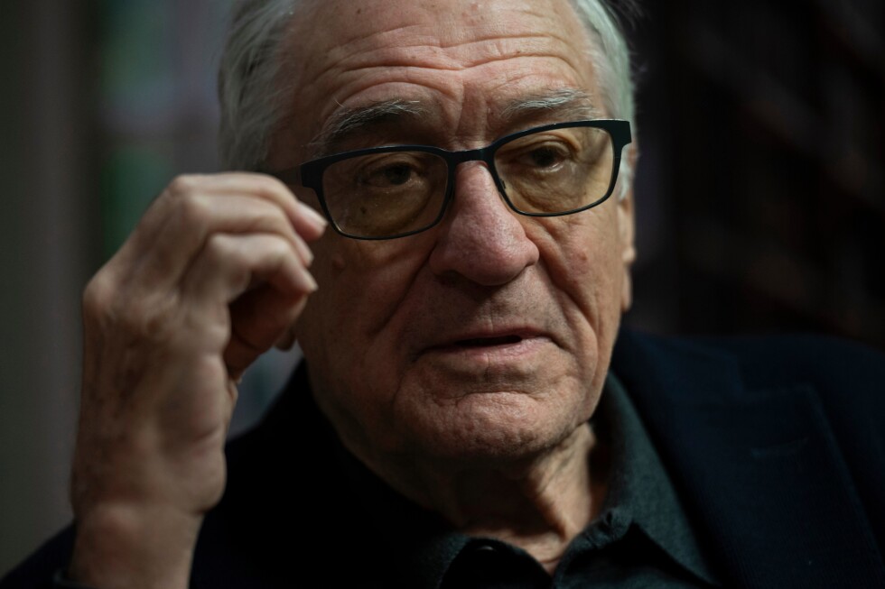 Robert De Niro to recite Philip Glass symphony at Carnegie Hall