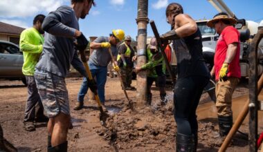 Hawaii digging out from another round of flooding after surprise downpour