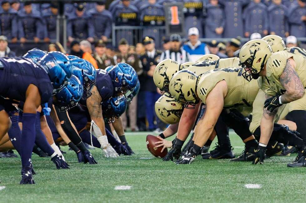Trump's executive order bars CFP from conflicts with Army-Navy game