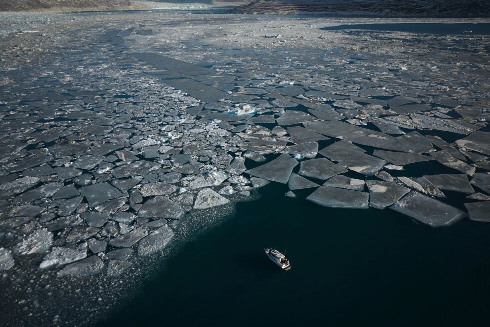 Arctic sea ice shrinks to tie lowest level for winter