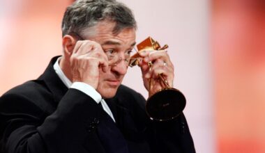 Robert De Niro channels Abraham Lincoln at Carnegie Hall benefit concert