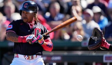 Guardians 3B José Ramírez leaves game with sore shoulder, to be evaluated Monday