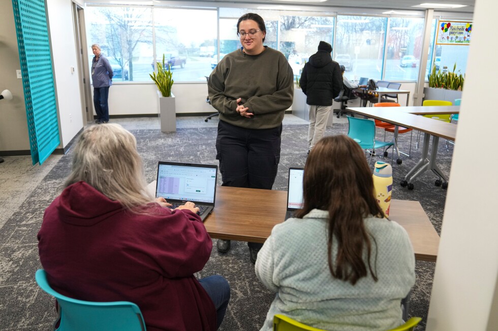 TSA officers share what life is like working for a $0 paycheck
