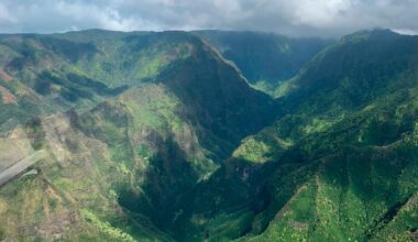 3 killed in tourist helicopter crash on Kauai's Na Pali Coast