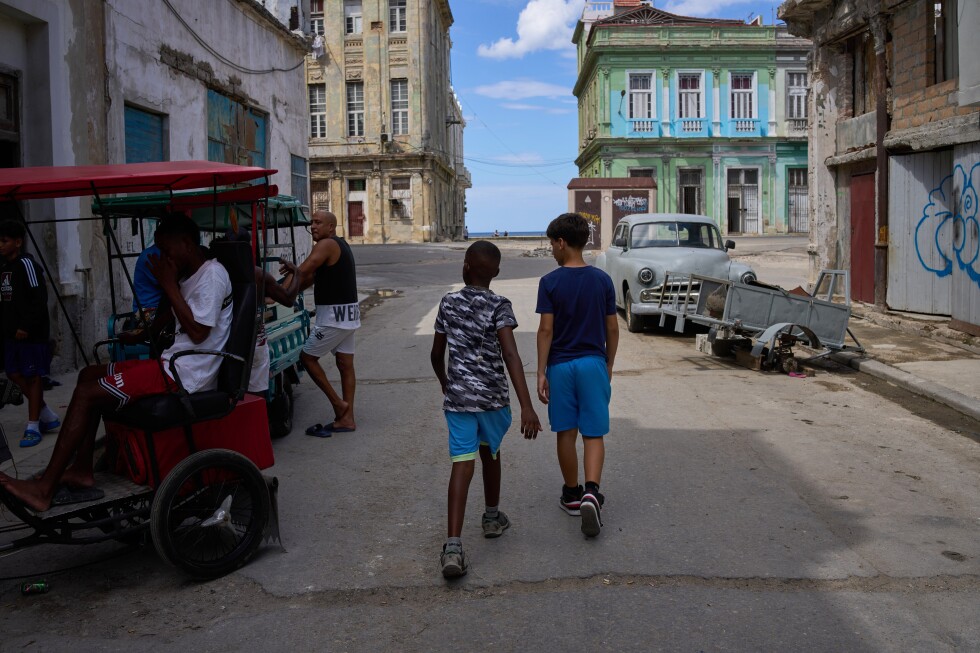 Island-wide blackout hits Cuba as island struggles with energy crisis