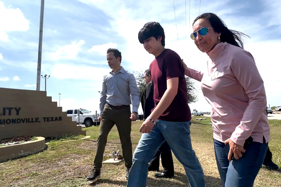 ICE detention of Texas teen mariachi brothers draws criticism