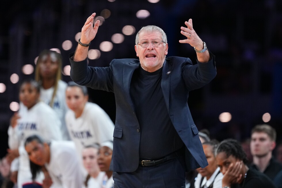 Geno Auriemma takes aim at NCAA over March Madness double regionals