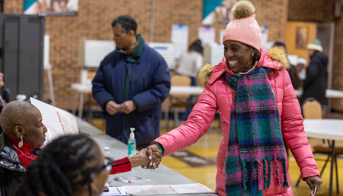 Democrat Donna Miller wins 2nd Congressional District, halting Jesse Jackson Jr.'s comeback attempt