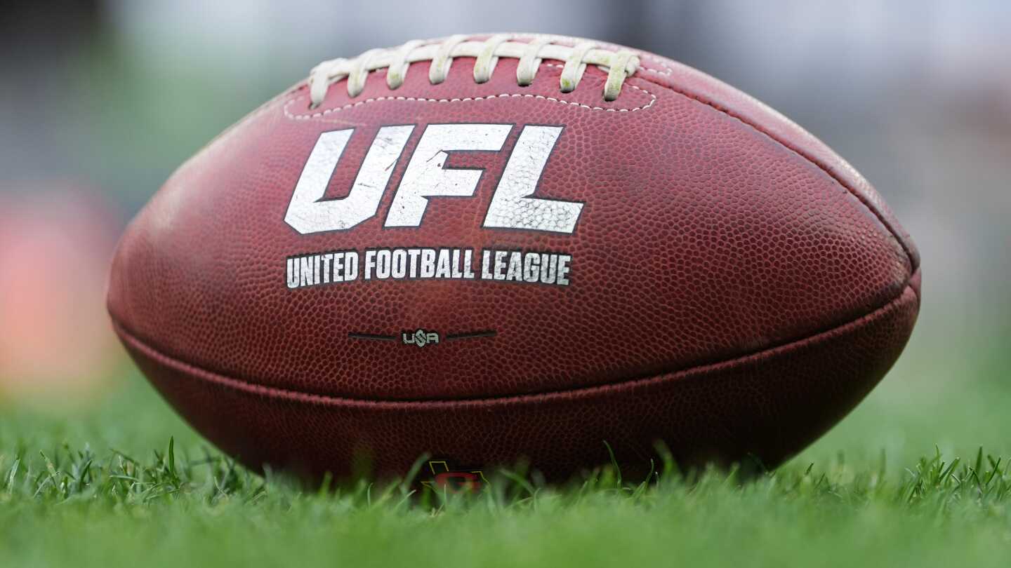 Matt McCrane kicks first UFL four-point field goal