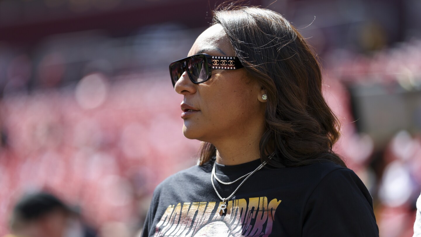 Jayden Daniels prepares for third season with his mother as his lone NFLPA-certified agent