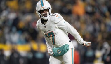 Dolphins trade Jaylen Waddle to Broncos