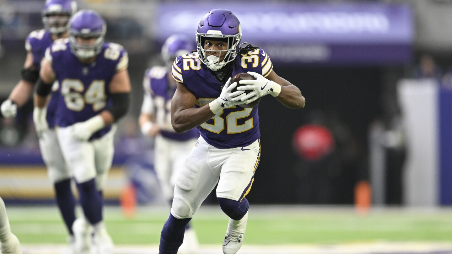 Saints sign RB Ty Chandler