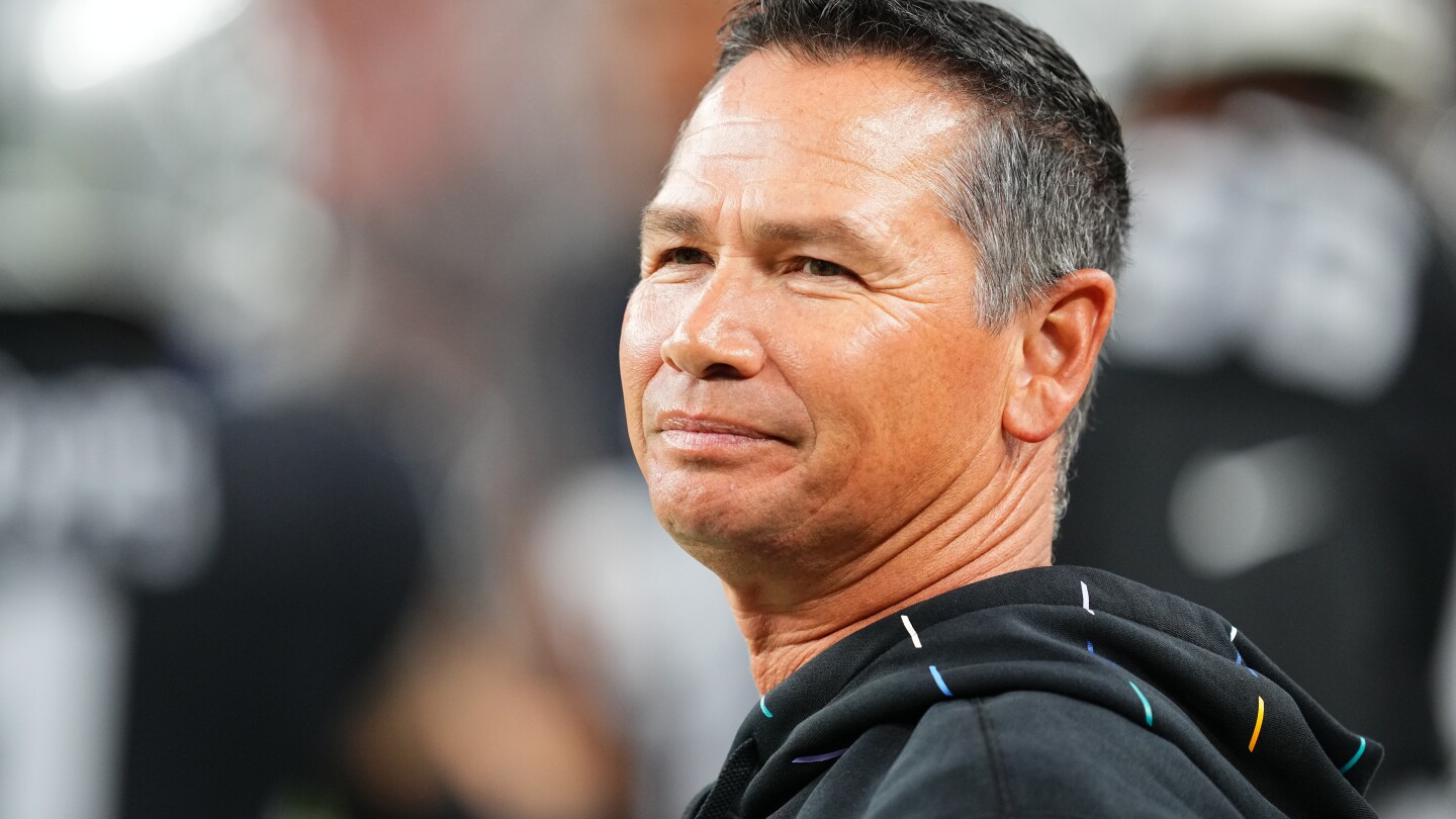 Report: Maxx Crosby, among others, are "frustrated" by the presence of Alex Guerrero with the Raiders