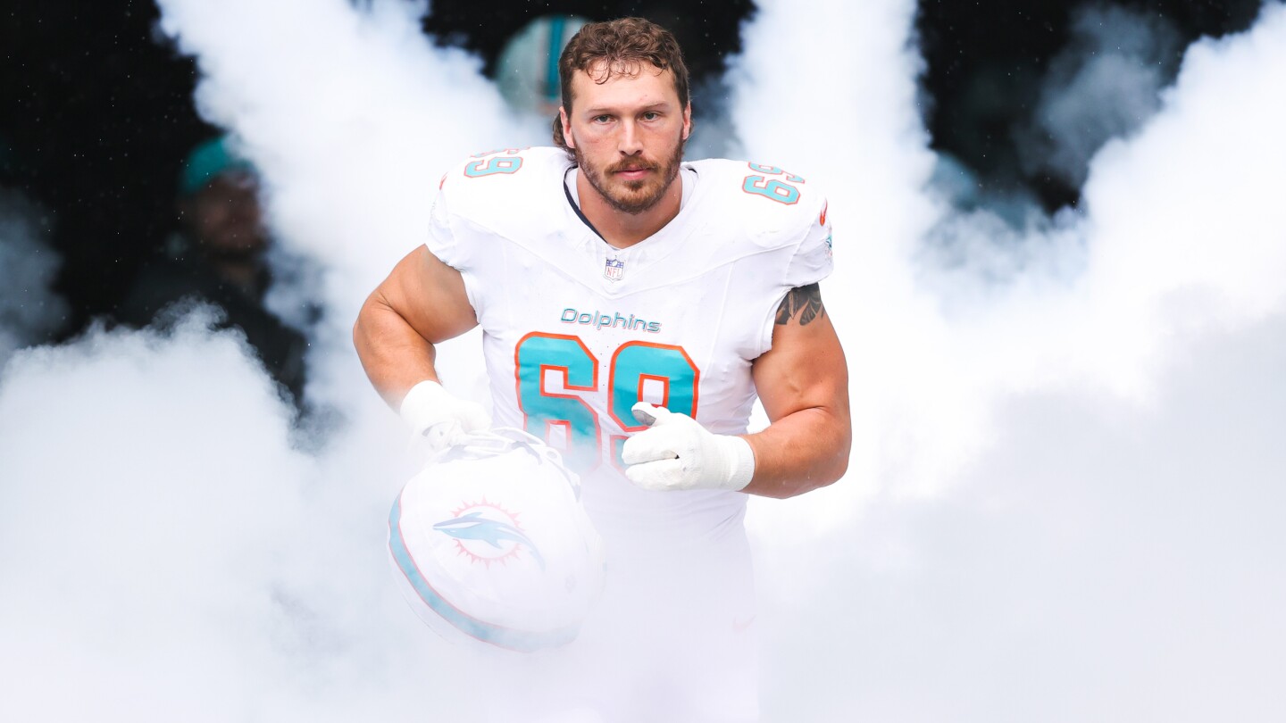 Former Dolphins guard Cole Strange agrees to terms with Chargers