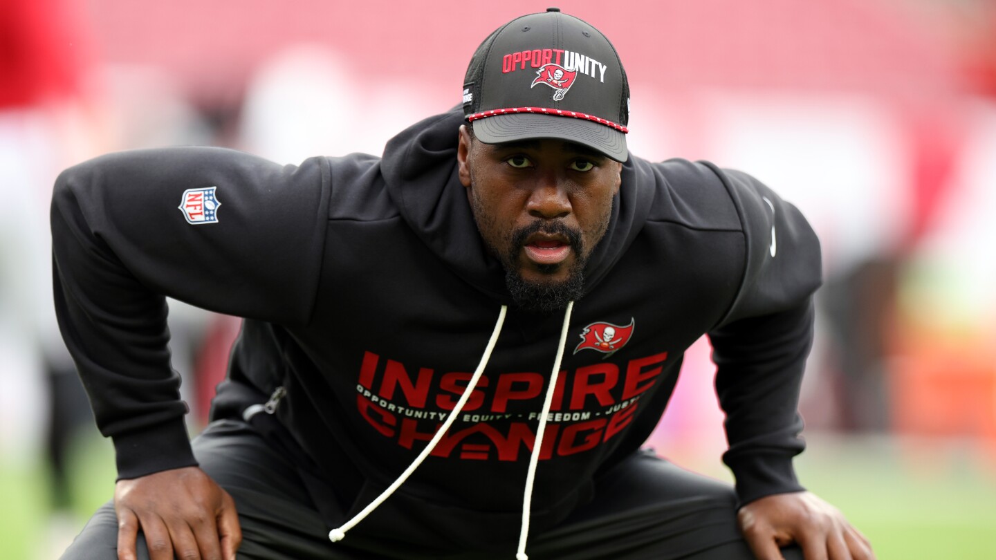 Lavonte David had knee surgery after 2025 season