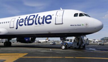 FAA briefly grounds JetBlue flights