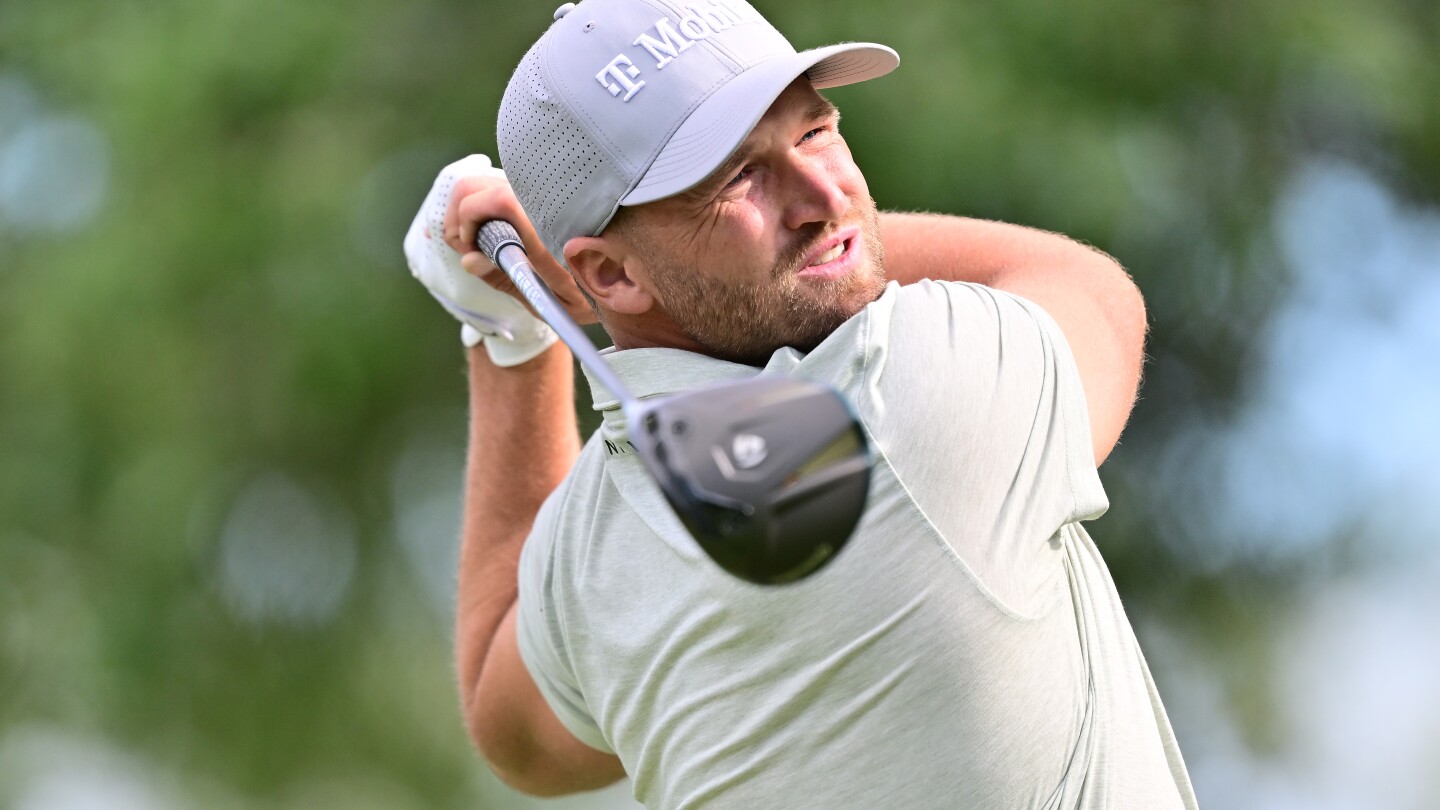 Wyndham Clark blasts 446-yard drive at Valspar — with a little help