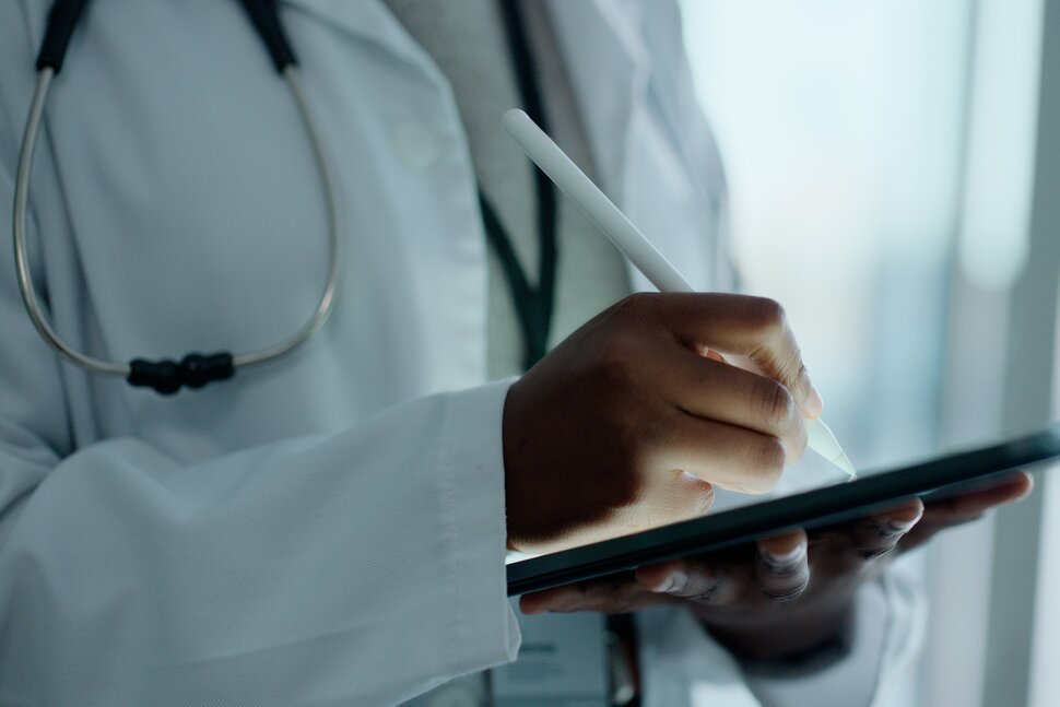 Should You Become a Physician Associate or Doctor? | Applying to Graduate School