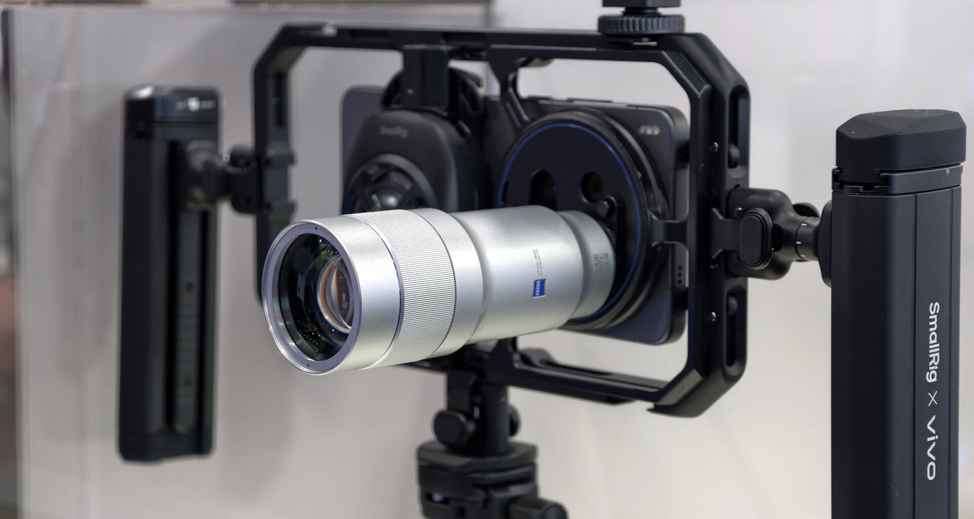 vivo X300 Ultra camera cage scaled