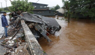 Oahu remains under flash flood warning as threat of heavy rain persists