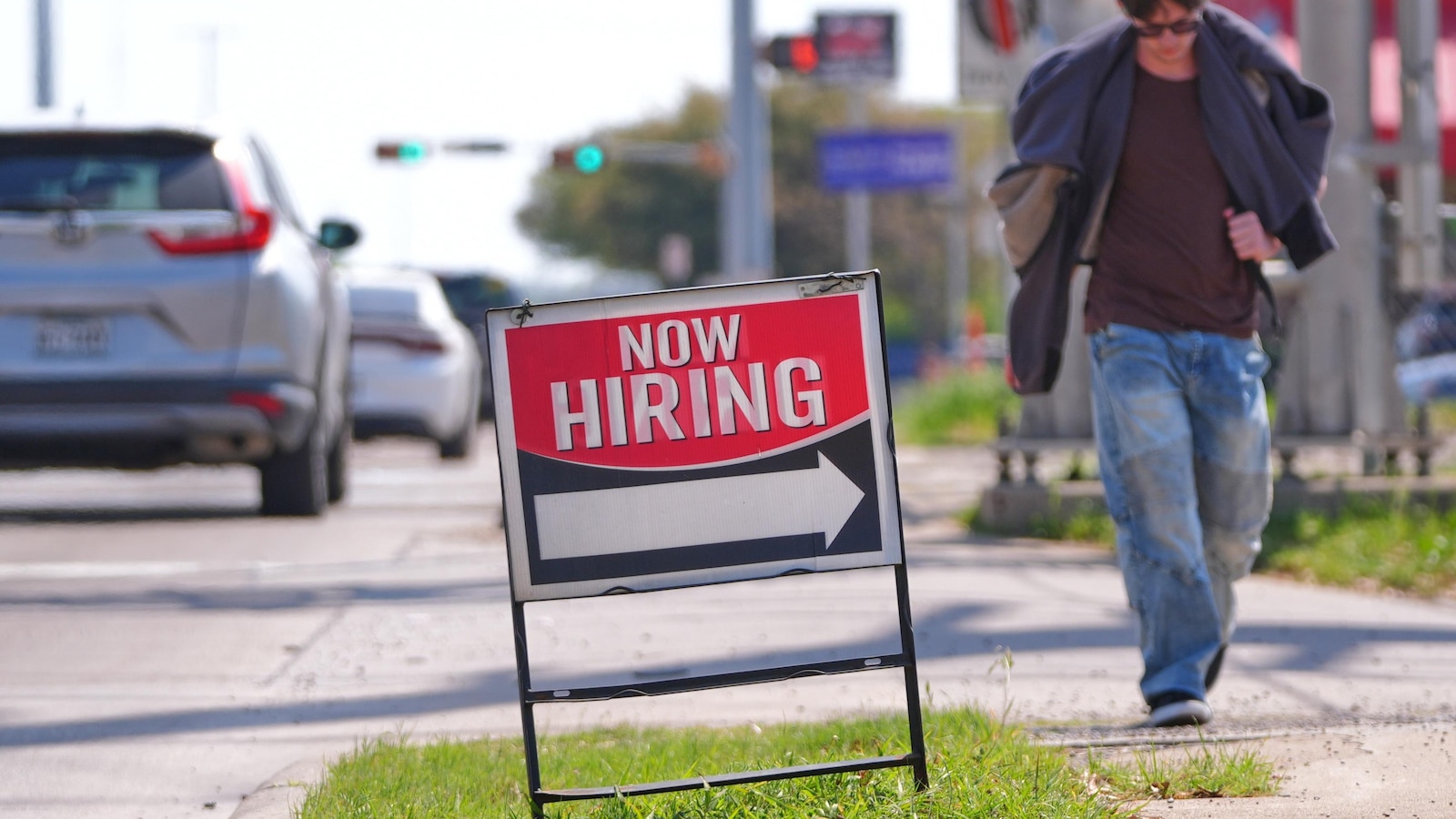 US filings for jobless aid tick up last week to 210,000 but remain at healthy levels