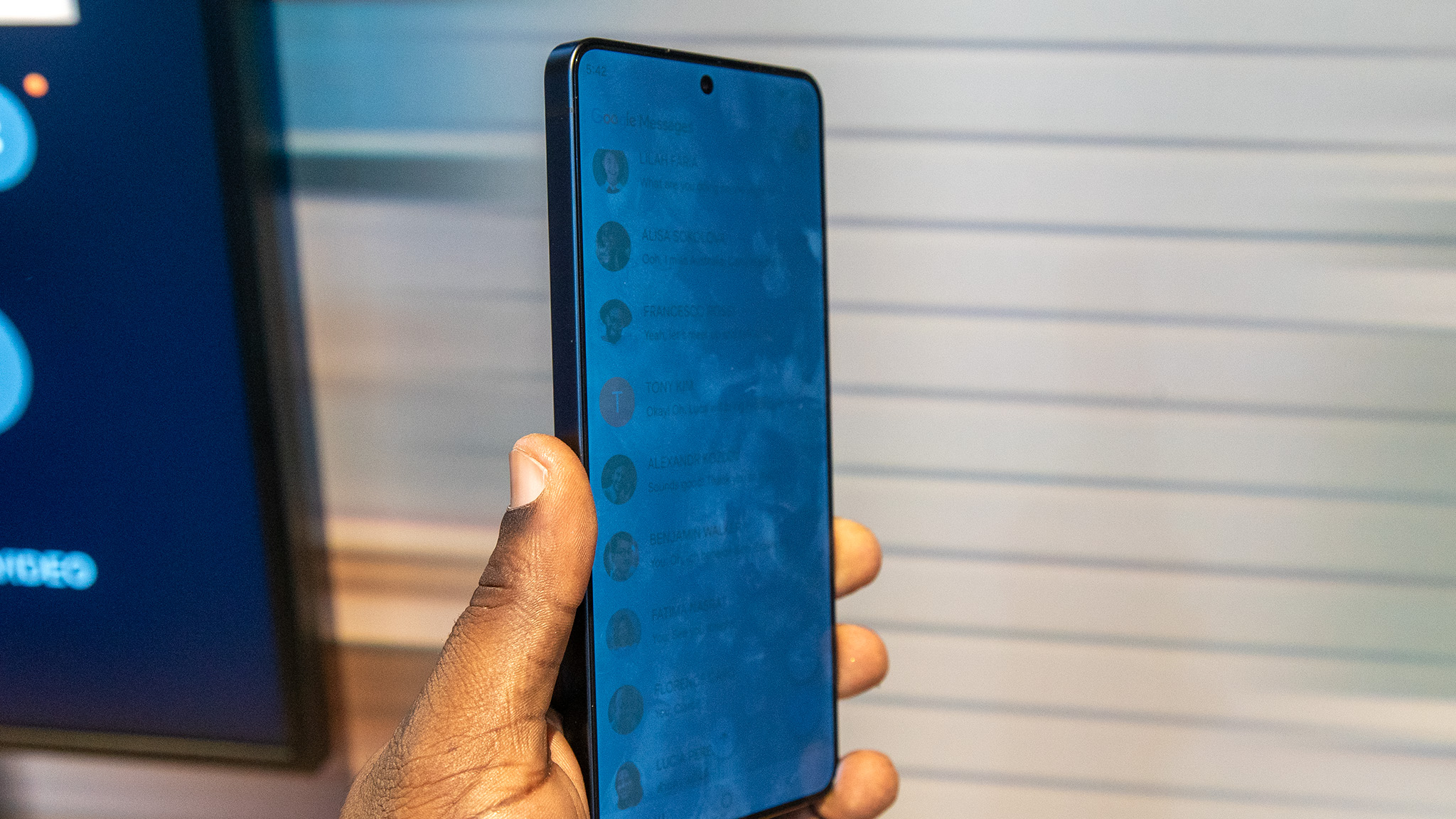 How Google Messages looks at an angle with the Samsung Galaxy S26 Ultra's privacy display enabled