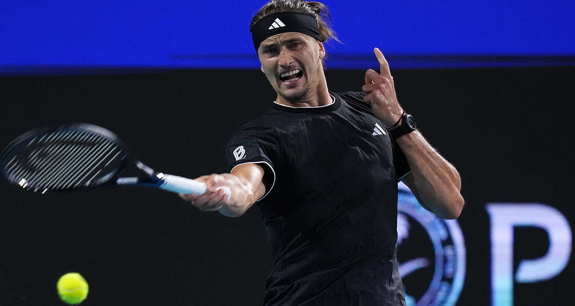 Alexander Zverev overwhelms Francisco Cerundolo, sets Jannik Sinner SF clash in Miami | ATP Tour