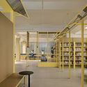 © Guowei Liu Renovation Design of the Library, Chengdu Shude Experimental Middle School / Modum Atelier - Interior Photography, Glass, Shelving