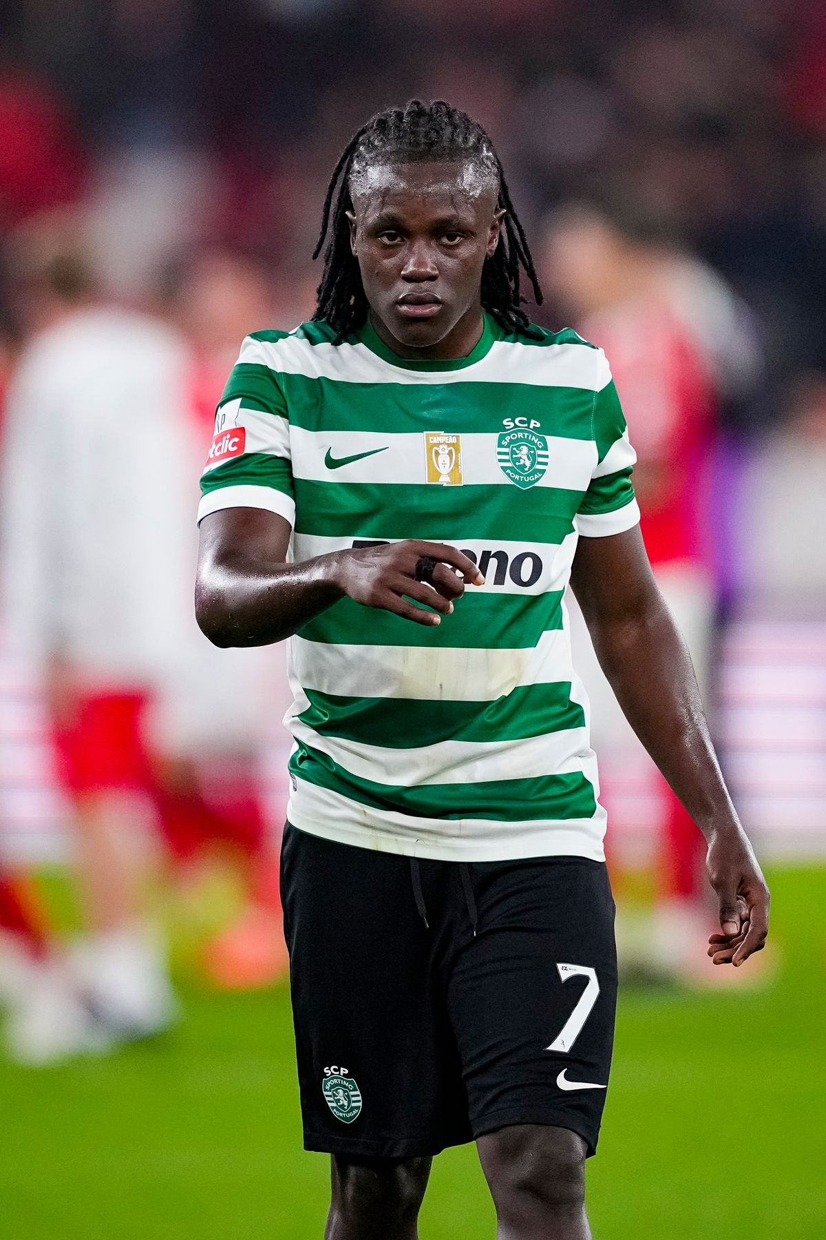 Geovany Quenda of Sporting CP leaves the field following the Primeira Liga match between SL Benfica and Sporting CP at Estádio da Luz on December 5, 2025 in Lisbon, Portugal.