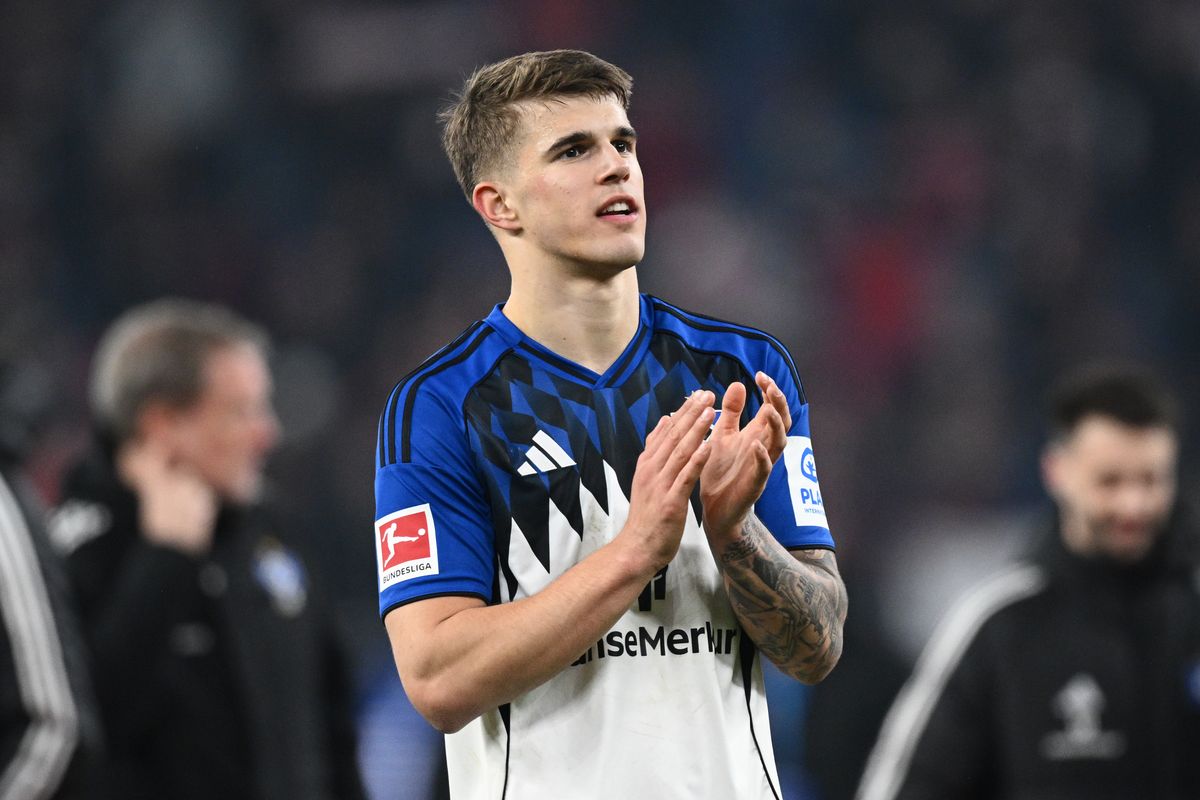 Luka Vuskovic of Hamburger SV acknowledges the fans following the Bundesliga match between Hamburger SV and 1. FC Köln at Volksparkstadion on March 14, 2026 in Hamburg, Germany