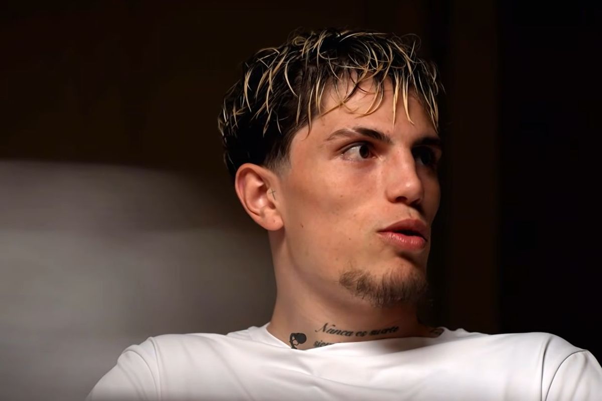 Alejandro Garnacho speaking in an interview