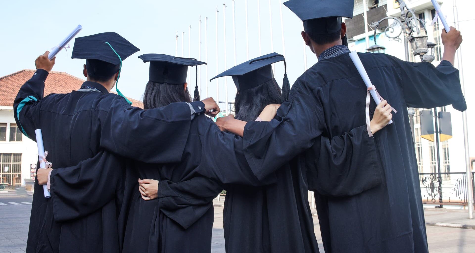 AI fears may drive more young adults to grad school, reports show