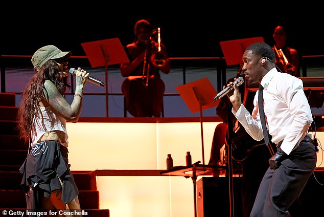 She treated the audience to a rendition of her new song Folded, which was a solo number on the record but which she and Giveon rearranged into a duet