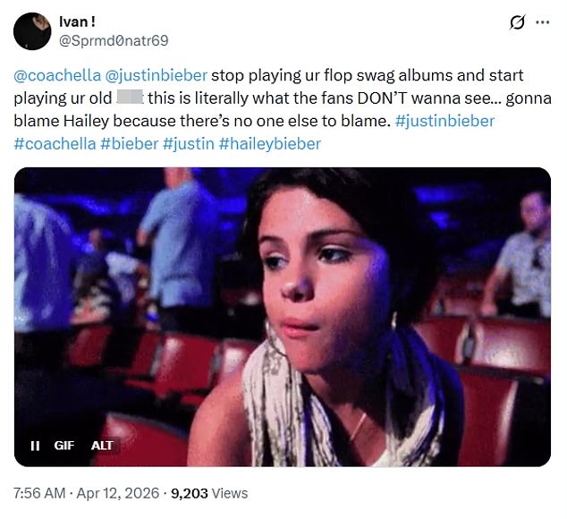 Fans were unimpressed with the set, with some even noting that while watching the live stream of the show, members of the crowd looked 'bored'