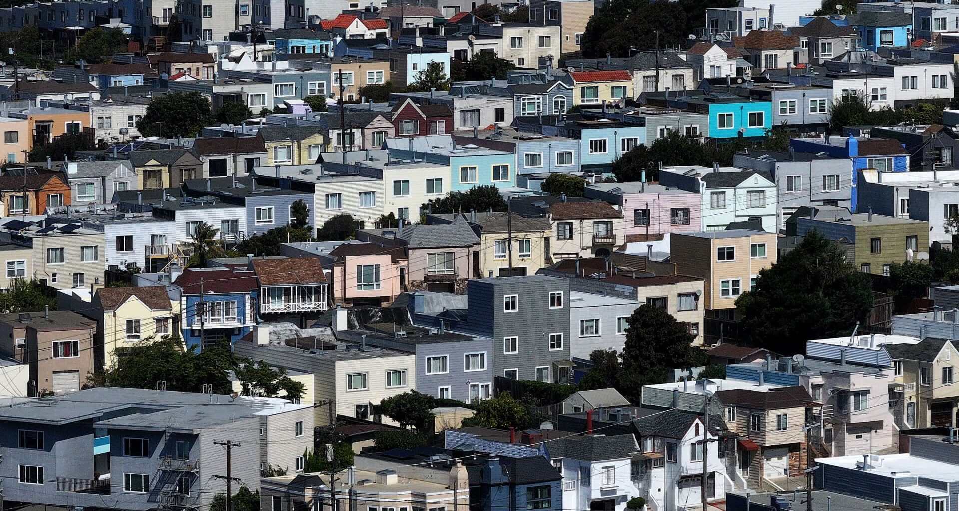 Mortgage rates surge to nearly four-week high as Iran headlines impact markets