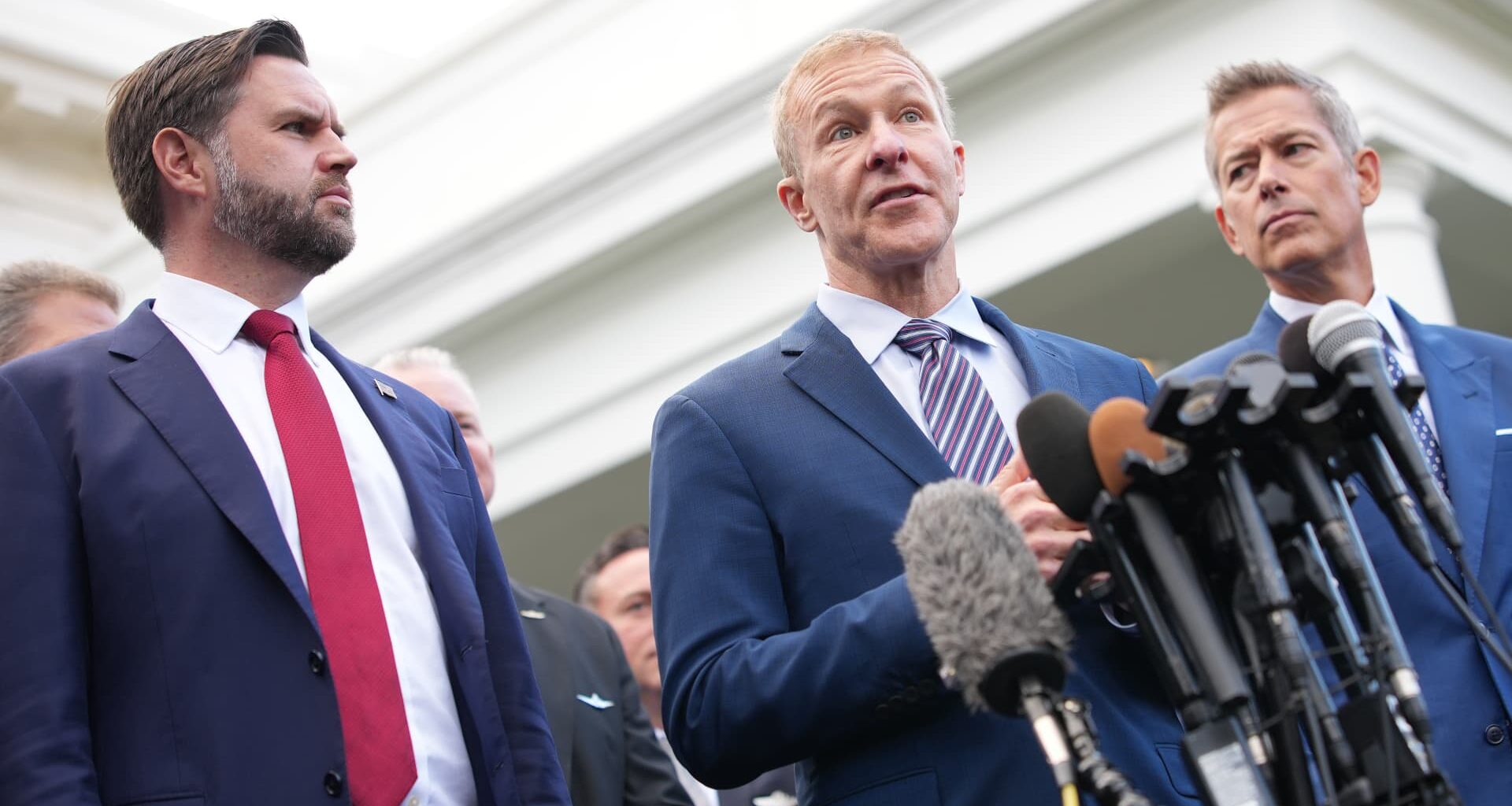 United CEO brought merger idea to White House but considered it last fall