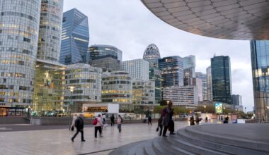 European stocks fall as tech sector faces worst day since February 3