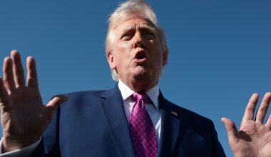 Trump threatens to fire Powell if the Fed chair doesn't leave office on his own