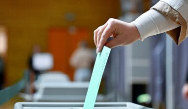 Record turnout expected as parliamentary election in Hungary gets under way