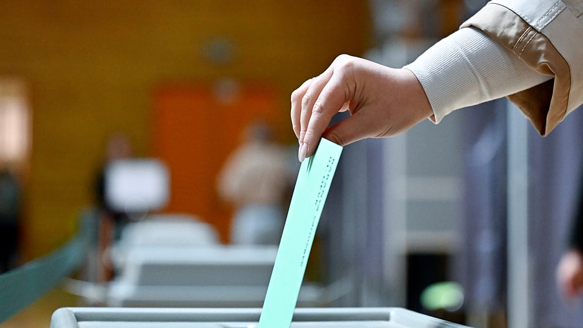 Record turnout expected as parliamentary election in Hungary gets under way